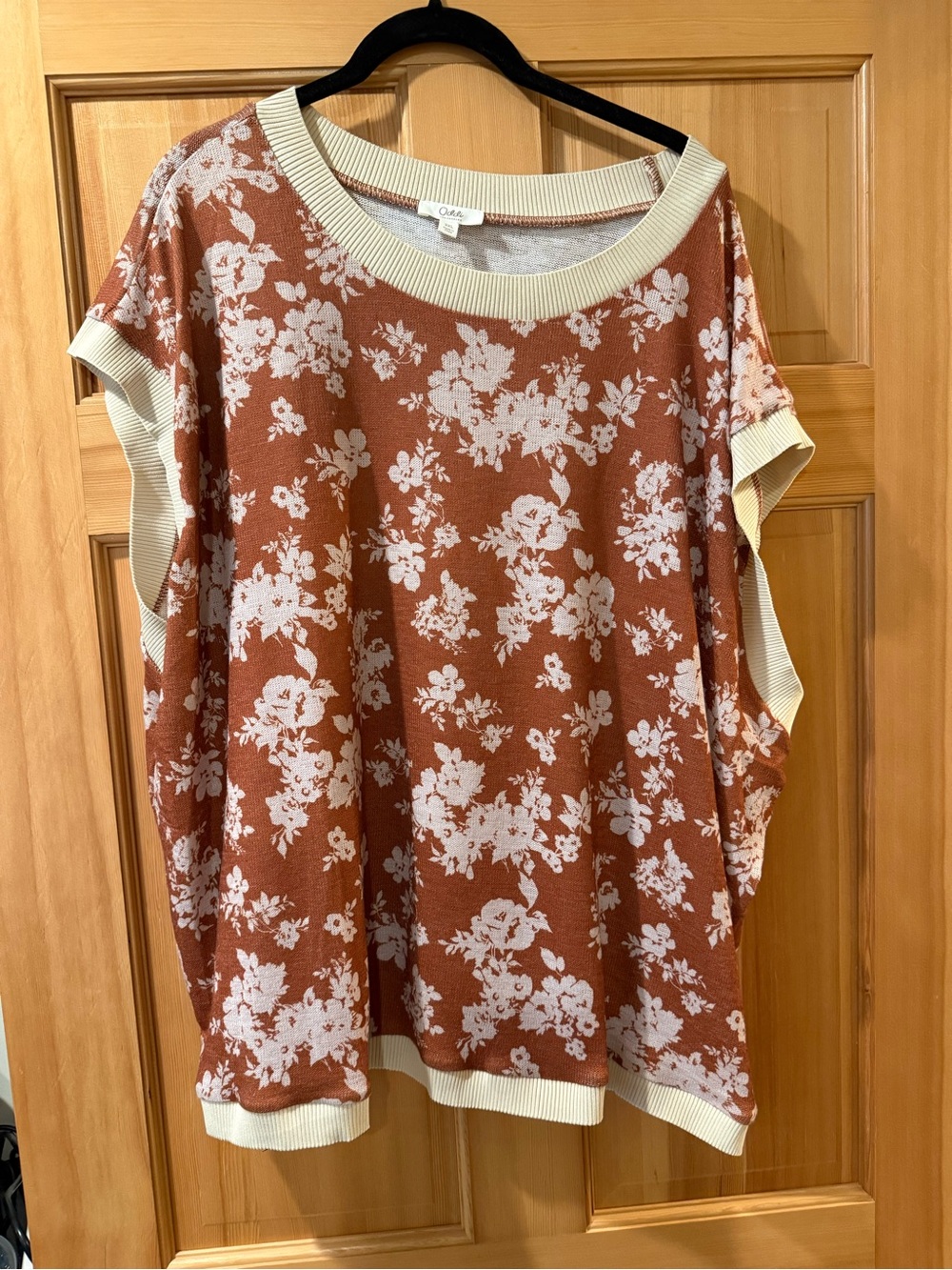 Rust Floral Short-Sleeve Knit Top with Cream Trim -